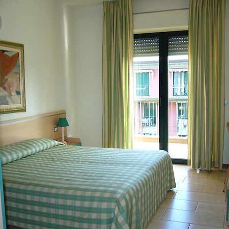 Residence Spiaggia D'Oro Desenzano del Garda Kültér fotó