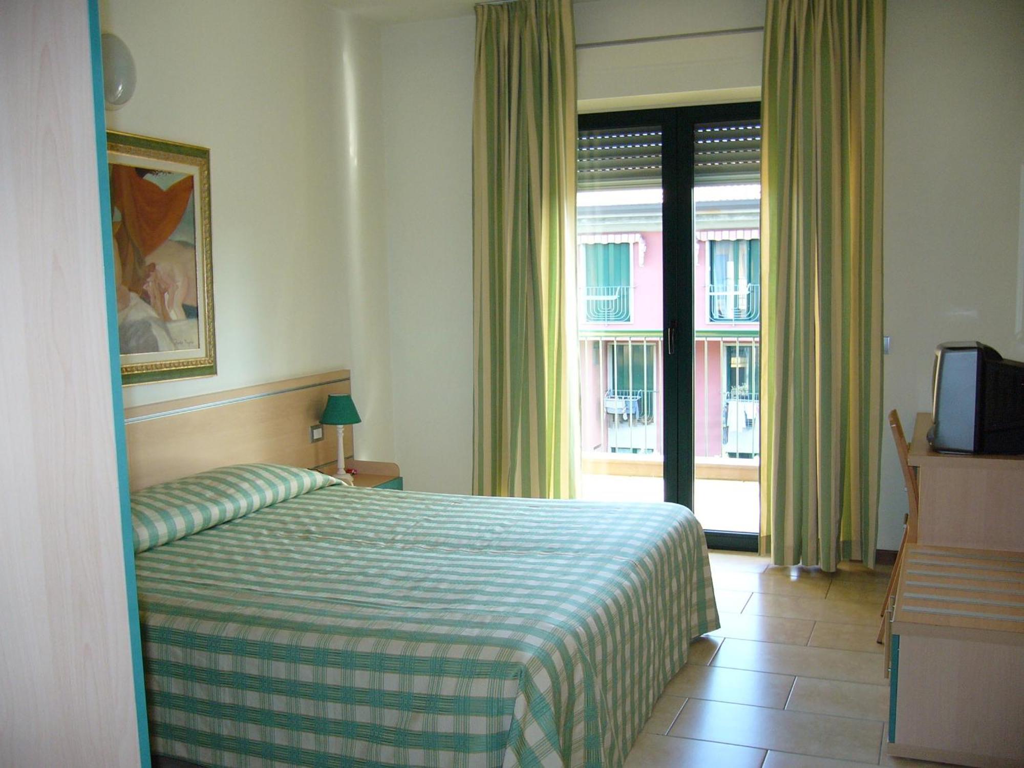 Residence Spiaggia D'Oro Desenzano del Garda Kültér fotó