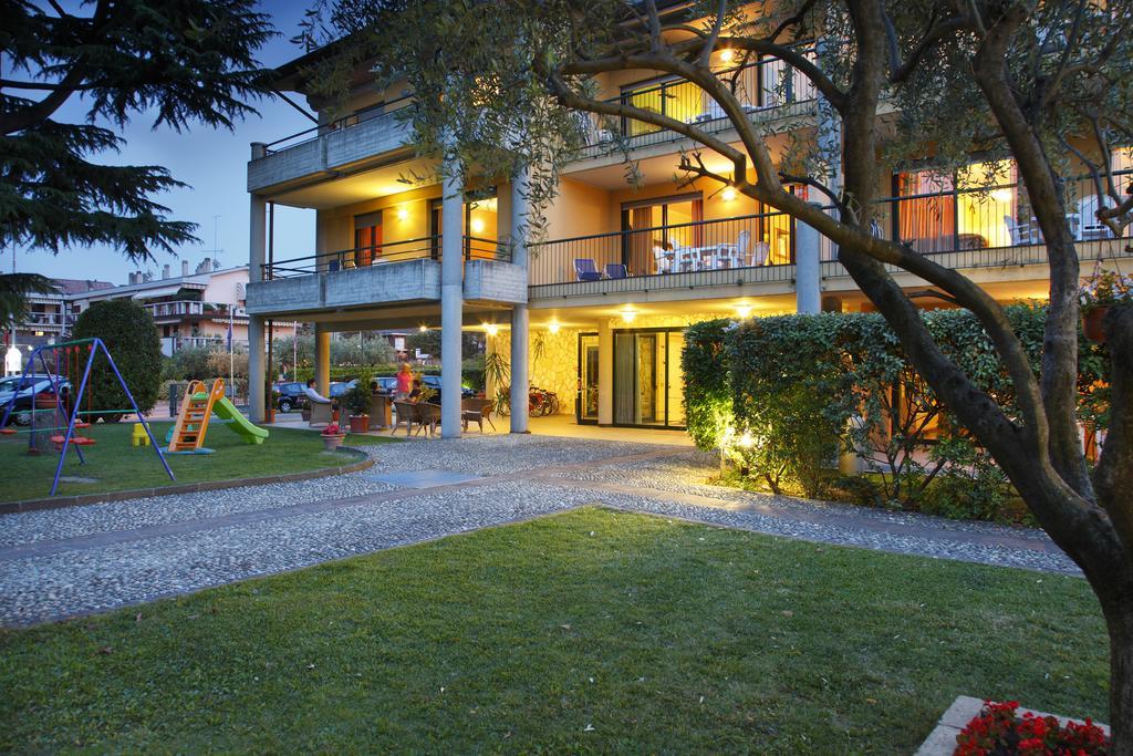 Residence Spiaggia D'Oro Desenzano del Garda Kültér fotó