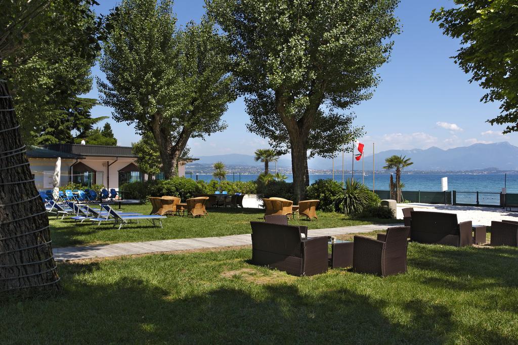 Residence Spiaggia D'Oro Desenzano del Garda Kültér fotó
