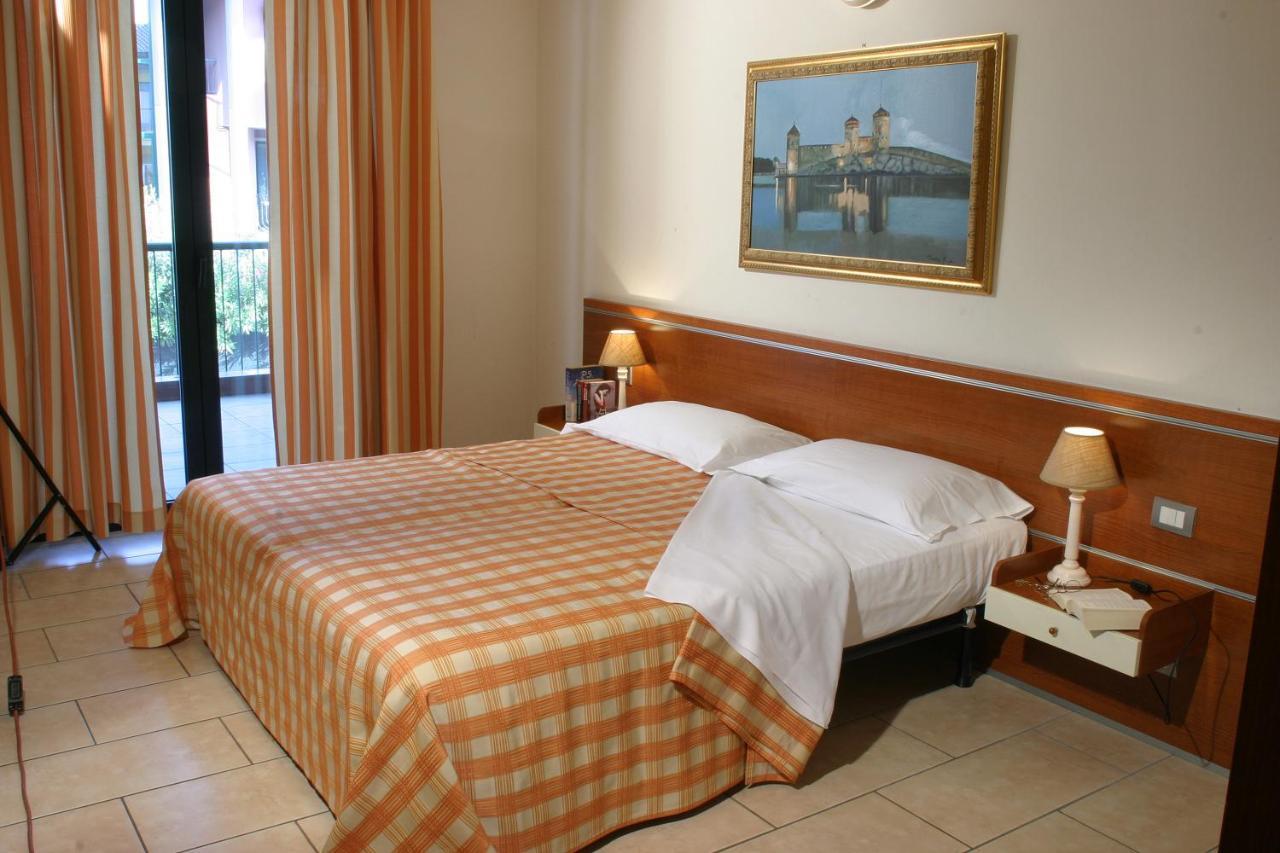 Residence Spiaggia D'Oro Desenzano del Garda Kültér fotó